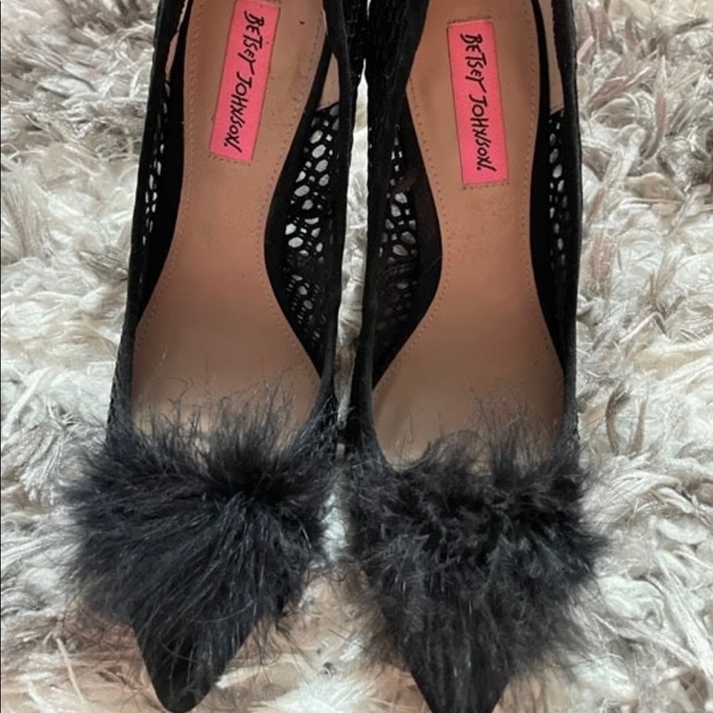 Betsey Johnson feather pom Pom pumps